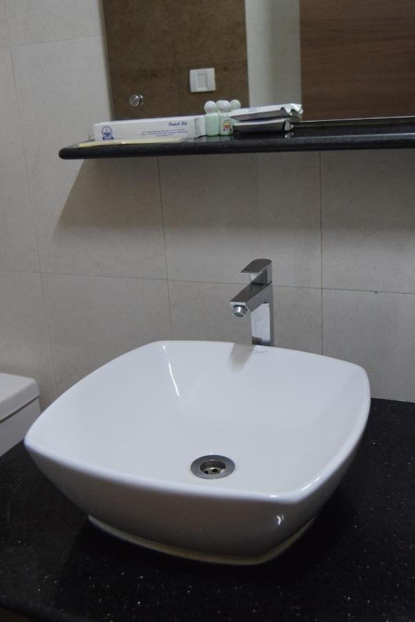 Thiviyam Airport Hotel Ченнаї Екстер'єр фото